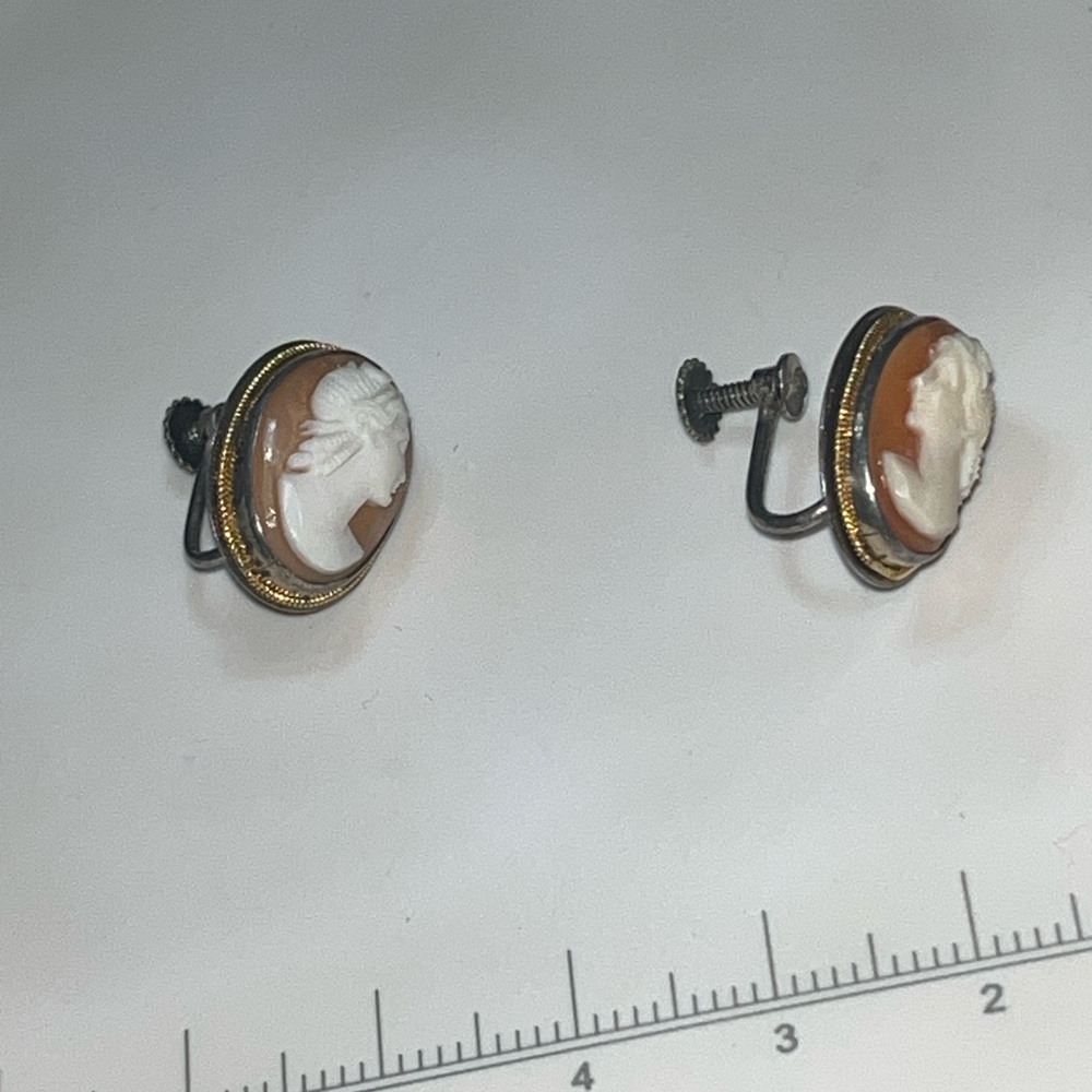 Vintage Hand-Carved Shell Cameo Screw-Back Earrings – Mid-Century Portrait Set - Picture 5 of 5